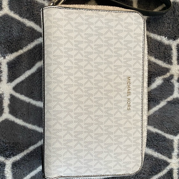 Mens wallet but can be use for both. - Picture 4 of 4